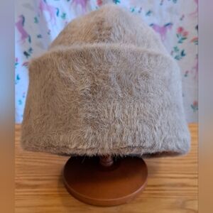 EUC Olive & Pique Valentina Beige Fuzzy Casual Neutral Warm Winter Beanie Hat